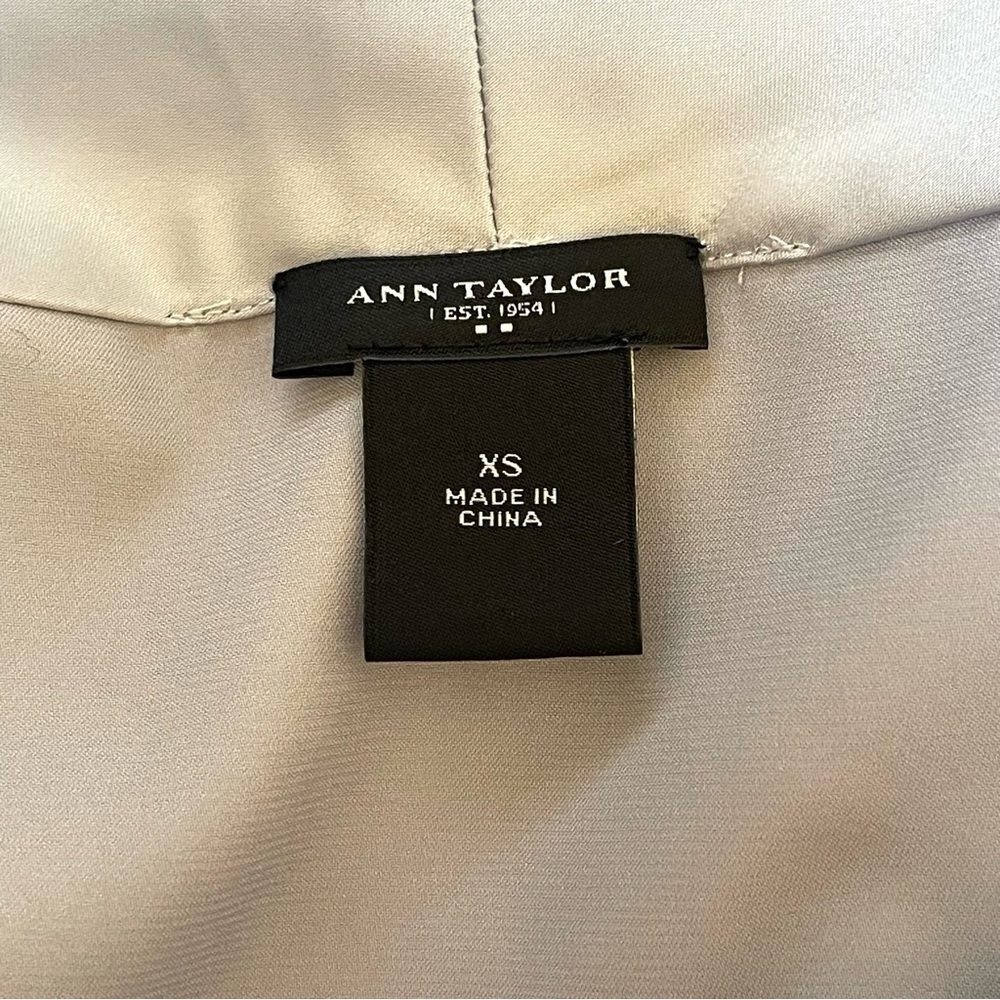 Ann Taylor Silver Cowl Neck Sleeveless Blouse XS Satin Look - Picture 7 of 8